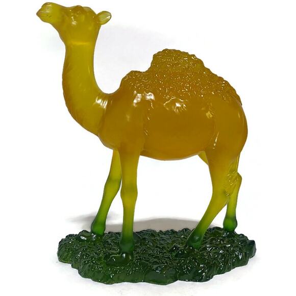 Camel Family Figurines Set of Three Pieces With Storage Box - Picture 11 of 16